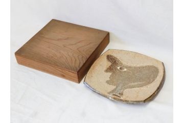 人間国宝　田村耕一　約28cm　9寸　個性的なデザインが存在感を放つ角皿(大皿、和皿、和食器、共箱付き、九寸)(R-076731)