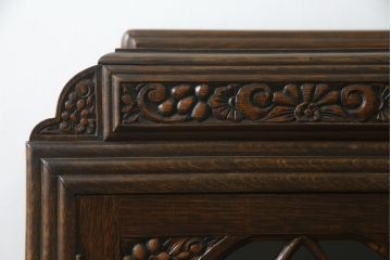 イギリスアンティーク　オーク材　美しい彫刻のブックケース(本箱、本棚、収納棚、戸棚、サイドキャビネット、英国)(R-076733)