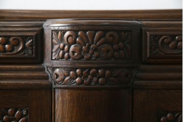 イギリスアンティーク　オーク材　美しい彫刻のブックケース(本箱、本棚、収納棚、戸棚、サイドキャビネット、英国)(R-076733)