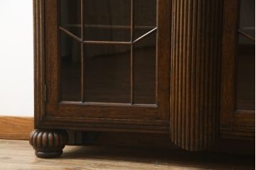 イギリスアンティーク　オーク材　美しい彫刻のブックケース(本箱、本棚、収納棚、戸棚、サイドキャビネット、英国)(R-076733)