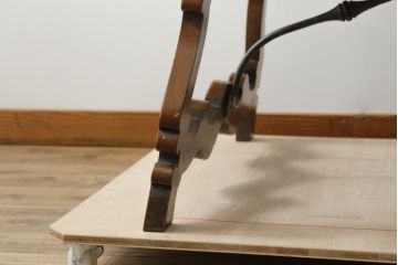 中古　スペイン製　ロートアイアンの飾りブレス付きローテーブル(センターテーブル、リビングテーブル)(R-076735)