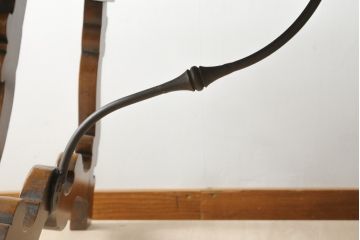 中古　スペイン製　ロートアイアンの飾りブレス付きローテーブル(センターテーブル、リビングテーブル)(R-076735)