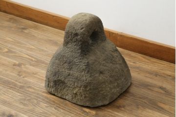 和製アンティーク　当時の暮らしに思いを馳せる味わい深い馬繋石(うまつなぎいし、馬つなぎ石、重し石、重石、駒繋石)(R-076736)