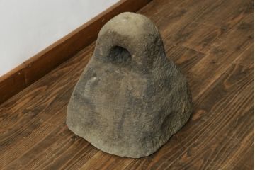和製アンティーク　当時の暮らしに思いを馳せる味わい深い馬繋石(うまつなぎいし、馬つなぎ石、重し石、重石、駒繋石)(R-076736)