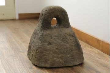 和製アンティーク　当時の暮らしに思いを馳せる味わい深い馬繋石(うまつなぎいし、馬つなぎ石、重し石、重石、駒繋石)(R-076736)