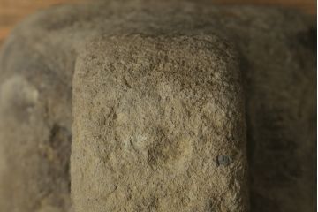 和製アンティーク　当時の暮らしに思いを馳せる味わい深い馬繋石(うまつなぎいし、馬つなぎ石、重し石、重石、駒繋石)(R-076736)