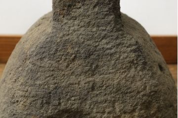 和製アンティーク　当時の暮らしに思いを馳せる味わい深い馬繋石(うまつなぎいし、馬つなぎ石、重し石、重石、駒繋石)(R-076736)
