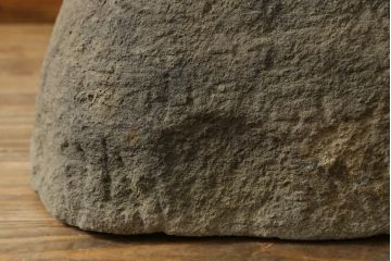 和製アンティーク　当時の暮らしに思いを馳せる味わい深い馬繋石(うまつなぎいし、馬つなぎ石、重し石、重石、駒繋石)(R-076736)