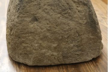 和製アンティーク　当時の暮らしに思いを馳せる味わい深い馬繋石(うまつなぎいし、馬つなぎ石、重し石、重石、駒繋石)(R-076736)