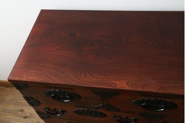 中古　美品　岩谷堂箪笥　力強い木目と存在感のある龍の金具が目を惹くチェスト(引き出し、サイドボード、サイドチェスト、和箪笥、収納箪笥、衣装箪笥、整理箪笥)(R-076739)