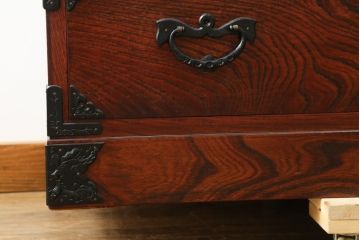 中古　美品　岩谷堂箪笥　力強い木目と存在感のある龍の金具が目を惹くチェスト(引き出し、サイドボード、サイドチェスト、和箪笥、収納箪笥、衣装箪笥、整理箪笥)(R-076739)