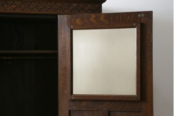 イギリスアンティーク　美品　オーク材　アールデコ　こだわりの空間づくりにおすすめ! 薄型の脚付きワードローブ(洋服タンス、衣装タンス、キャビネット、収納棚、戸棚、英国)(R-076742)