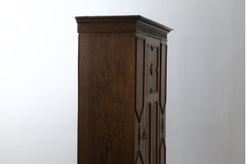 イギリスアンティーク　美品　オーク材　アールデコ　こだわりの空間づくりにおすすめ! 薄型の脚付きワードローブ(洋服タンス、衣装タンス、キャビネット、収納棚、戸棚、英国)(R-076742)