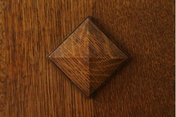 イギリスアンティーク　美品　オーク材　アールデコ　こだわりの空間づくりにおすすめ! 薄型の脚付きワードローブ(洋服タンス、衣装タンス、キャビネット、収納棚、戸棚、英国)(R-076742)