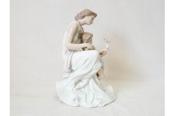 絶版　スペイン　リヤドロ　LLADRO　幼き頃　No.7649　限定4000体　フィギュリン(LA INFANCIA WHERE LOVES BEGINS、家族、ファミリー、陶器人形、置物、オブジェ、箱付き)(R-076745)