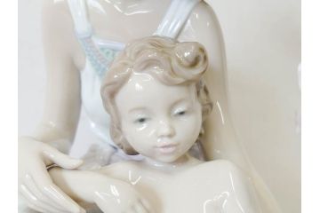 絶版　スペイン　リヤドロ　LLADRO　幼き頃　No.7649　限定4000体　フィギュリン(LA INFANCIA WHERE LOVES BEGINS、家族、ファミリー、陶器人形、置物、オブジェ、箱付き)(R-076745)