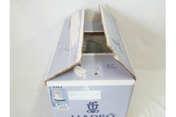 絶版　スペイン　リヤドロ　LLADRO　幼き頃　No.7649　限定4000体　フィギュリン(LA INFANCIA WHERE LOVES BEGINS、家族、ファミリー、陶器人形、置物、オブジェ、箱付き)(R-076745)