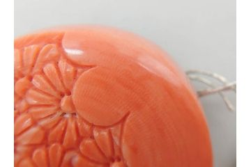 時代物　珊瑚　彫刻　美しい色と花の彫りが素敵な帯留め(サンゴ、和装小物、着物道具、帯締め、アクセサリー)(R-076747)