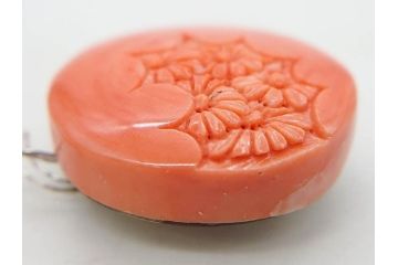 時代物　珊瑚　彫刻　美しい色と花の彫りが素敵な帯留め(サンゴ、和装小物、着物道具、帯締め、アクセサリー)(R-076747)
