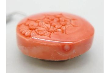 時代物　珊瑚　彫刻　美しい色と花の彫りが素敵な帯留め(サンゴ、和装小物、着物道具、帯締め、アクセサリー)(R-076747)
