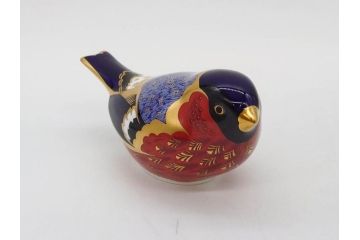 イギリス　ROYAL CROWN DERBY(ロイヤルクラウンダービー)　Bullfinch(ブルフィンチ)　華やかな中に可愛らしさを漂わせるフィギュリン(置き物、置物、陶器、オブジェ、ディスプレイ、2004、アトリ科ウソ属、小鳥、英国)(R-076748)