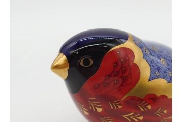 イギリス　ROYAL CROWN DERBY(ロイヤルクラウンダービー)　Bullfinch(ブルフィンチ)　華やかな中に可愛らしさを漂わせるフィギュリン(置き物、置物、陶器、オブジェ、ディスプレイ、2004、アトリ科ウソ属、小鳥、英国)(R-076748)