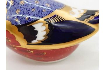 イギリス　ROYAL CROWN DERBY(ロイヤルクラウンダービー)　Bullfinch(ブルフィンチ)　華やかな中に可愛らしさを漂わせるフィギュリン(置き物、置物、陶器、オブジェ、ディスプレイ、2004、アトリ科ウソ属、小鳥、英国)(R-076748)
