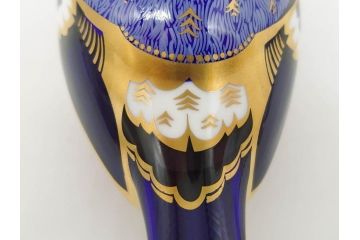 イギリス　ROYAL CROWN DERBY(ロイヤルクラウンダービー)　Bullfinch(ブルフィンチ)　華やかな中に可愛らしさを漂わせるフィギュリン(置き物、置物、陶器、オブジェ、ディスプレイ、2004、アトリ科ウソ属、小鳥、英国)(R-076748)