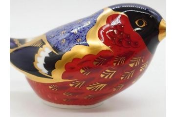 イギリス　ROYAL CROWN DERBY(ロイヤルクラウンダービー)　Bullfinch(ブルフィンチ)　華やかな中に可愛らしさを漂わせるフィギュリン(置き物、置物、陶器、オブジェ、ディスプレイ、2004、アトリ科ウソ属、小鳥、英国)(R-076748)
