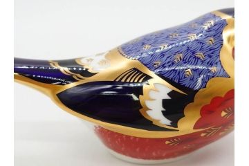 イギリス　ROYAL CROWN DERBY(ロイヤルクラウンダービー)　Bullfinch(ブルフィンチ)　華やかな中に可愛らしさを漂わせるフィギュリン(置き物、置物、陶器、オブジェ、ディスプレイ、2004、アトリ科ウソ属、小鳥、英国)(R-076748)