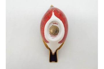 イギリス　ROYAL CROWN DERBY(ロイヤルクラウンダービー)　Bullfinch(ブルフィンチ)　華やかな中に可愛らしさを漂わせるフィギュリン(置き物、置物、陶器、オブジェ、ディスプレイ、2004、アトリ科ウソ属、小鳥、英国)(R-076748)