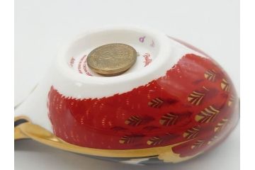 イギリス　ROYAL CROWN DERBY(ロイヤルクラウンダービー)　Bullfinch(ブルフィンチ)　華やかな中に可愛らしさを漂わせるフィギュリン(置き物、置物、陶器、オブジェ、ディスプレイ、2004、アトリ科ウソ属、小鳥、英国)(R-076748)