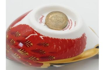 イギリス　ROYAL CROWN DERBY(ロイヤルクラウンダービー)　Bullfinch(ブルフィンチ)　華やかな中に可愛らしさを漂わせるフィギュリン(置き物、置物、陶器、オブジェ、ディスプレイ、2004、アトリ科ウソ属、小鳥、英国)(R-076748)