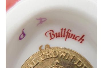 イギリス　ROYAL CROWN DERBY(ロイヤルクラウンダービー)　Bullfinch(ブルフィンチ)　華やかな中に可愛らしさを漂わせるフィギュリン(置き物、置物、陶器、オブジェ、ディスプレイ、2004、アトリ科ウソ属、小鳥、英国)(R-076748)
