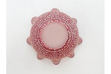 スウェーデン　KOSTA BODA(コスタボダ)　Ulrica Hydman Vallien(ウルリカ・ヒードマン・ヴァリーン)　ユーモアあふれるデザインが目を惹くフラワーベース(花瓶、花器、花入、ディスプレイ、レッド、北欧)(R-076752)