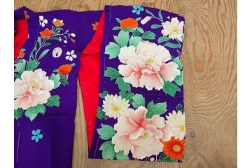 大正〜昭和初期　縮緬(ちりめん)　正絹　牡丹　梅　菊　桔梗　子供着物(子ども、古布、リメイク、衣装、Japanese KIMONO)(R-076758)