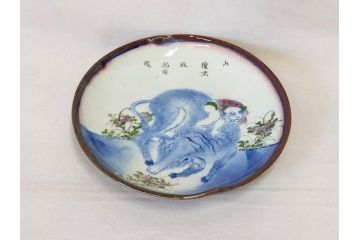 大正〜昭和初期　伊万里　色絵　猪に僮乗るの図　豚　花園　約23cm　7.5寸　繊細な図柄と色淡いが素敵な中皿(和皿、和食器、七寸五分)(R-076761)
