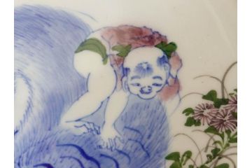 大正〜昭和初期　伊万里　色絵　猪に僮乗るの図　豚　花園　約23cm　7.5寸　繊細な図柄と色淡いが素敵な中皿(和皿、和食器、七寸五分)(R-076761)