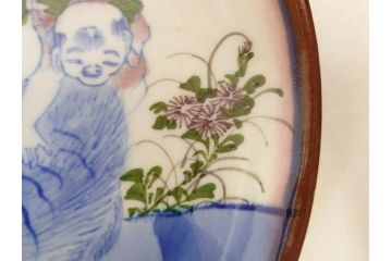 大正〜昭和初期　伊万里　色絵　猪に僮乗るの図　豚　花園　約23cm　7.5寸　繊細な図柄と色淡いが素敵な中皿(和皿、和食器、七寸五分)(R-076761)