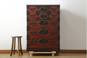 中古　美品　岩谷堂箪笥　美しい木目と存在感のある龍の金具が目を惹く和箪笥(引き出し、サイドチェスト、収納箪笥、衣装箪笥、整理箪笥)(R-076773)