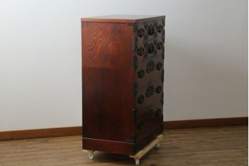 中古　美品　岩谷堂箪笥　美しい木目と存在感のある龍の金具が目を惹く和箪笥(引き出し、サイドチェスト、収納箪笥、衣装箪笥、整理箪笥)(R-076773)