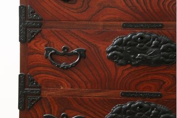 中古　美品　岩谷堂箪笥　美しい木目と存在感のある龍の金具が目を惹く和箪笥(引き出し、サイドチェスト、収納箪笥、衣装箪笥、整理箪笥)(R-076773)