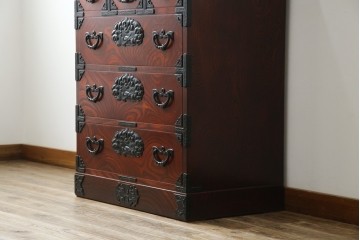 中古　美品　岩谷堂箪笥　美しい木目と存在感のある龍の金具が目を惹く和箪笥　(R-076773)