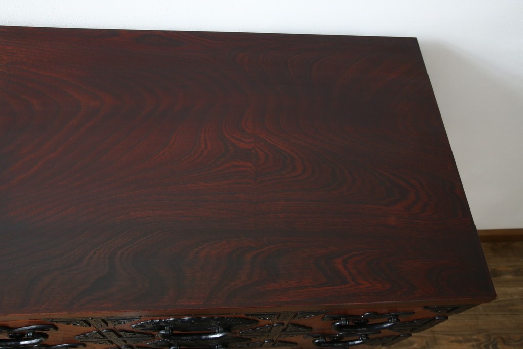 中古　美品　岩谷堂箪笥　美しい木目と存在感のある龍の金具が目を惹く和箪笥　(R-076773)