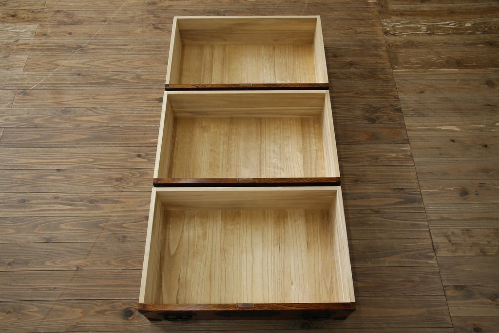 中古　美品　岩谷堂箪笥　美しい木目と存在感のある龍の金具が目を惹く和箪笥　(R-076773)