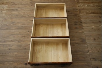 中古　美品　岩谷堂箪笥　美しい木目と存在感のある龍の金具が目を惹く和箪笥　(R-076773)