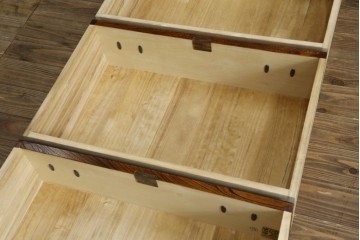 中古　美品　岩谷堂箪笥　美しい木目と存在感のある龍の金具が目を惹く和箪笥　(R-076773)