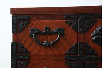 中古　美品　岩谷堂箪笥　美しい木目と存在感のある龍の金具が目を惹く和箪笥　(R-076773)