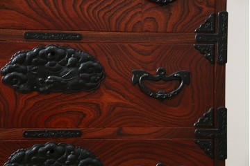 中古　美品　岩谷堂箪笥　美しい木目と存在感のある龍の金具が目を惹く和箪笥　(R-076773)