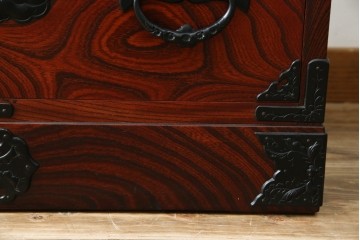 中古　美品　岩谷堂箪笥　美しい木目と存在感のある龍の金具が目を惹く和箪笥　(R-076773)